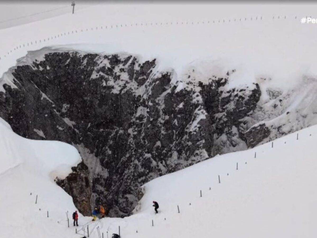 Η χιονότρυπα του Φαλακρού – Το εντυπωσιακό φυσικό φαινόμενο