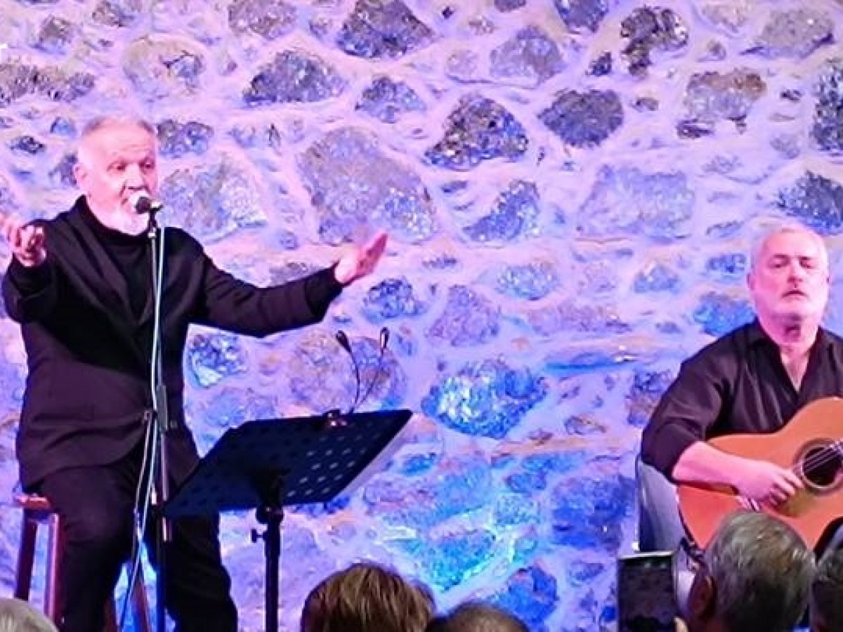 Η δύναμη της απλότητας στη σκηνή. Χρήστος Θηβαίος και Παναγιώτης Μάργαρης στο Καρλόβασι