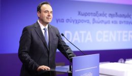 i-ellada-diekdiki-rolo-periferiakou