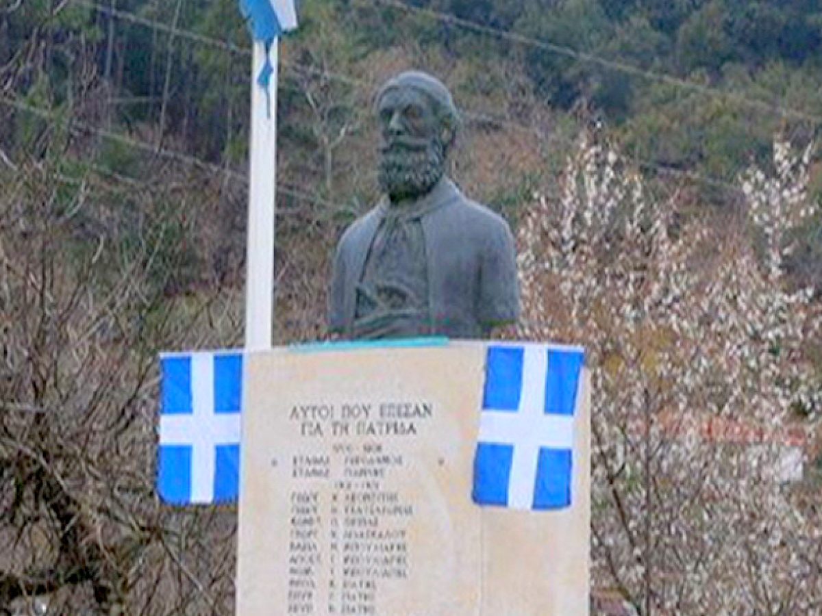 Η ελληνική σημαία και ο Γιάννης Σταθάς από τον Βάλτο