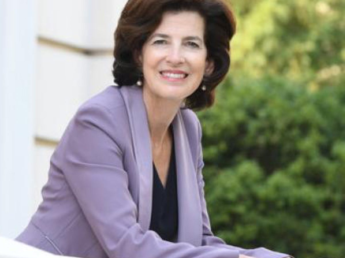 Η Γαλλίδα πρέσβειρα Laurence Auer ομιλήτρια στο πολιτικό μνημόσυνο των Βενιζέλων στα Χανιά