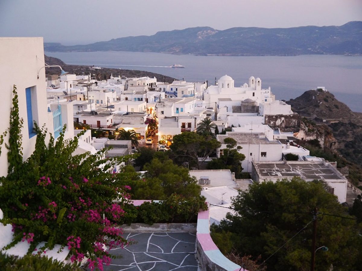 Οι Γερμανοί αποθεώνουν Μήλο ,Κίμωλο ,Σύρο και Πάρο-Με την Πλάκα της Μήλου το “κρυμμένο διαμάντι”