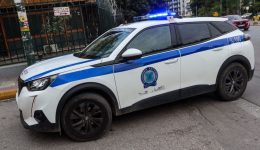 i-gineka-tis-kokkinis-valitsas