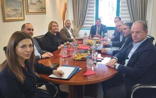 i-ip.-pedias-ston-dimo