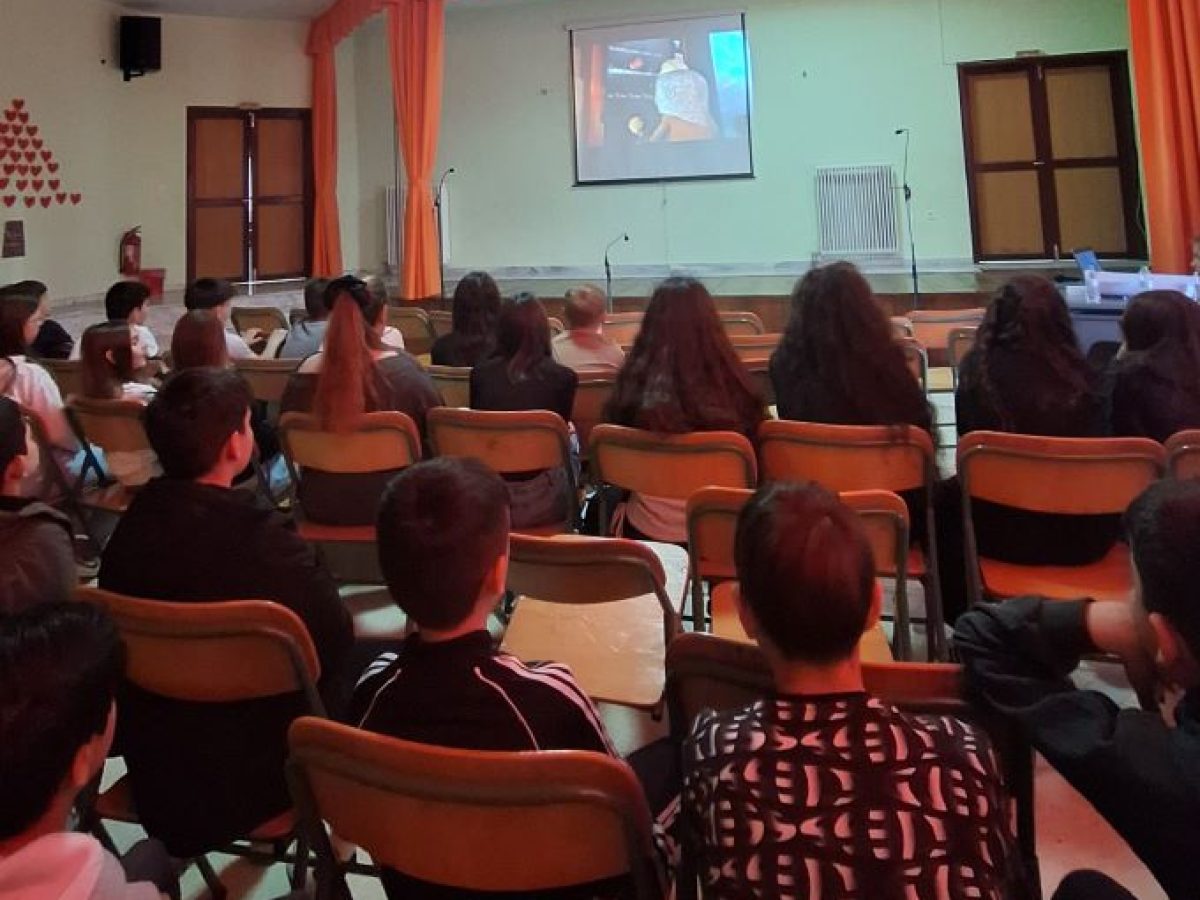 Η Κινητή Mονάδα και το Κέντρο Ημέρας Παιδιών και Εφήβων του Ν. Τρικάλων στο 9ο Δημοτικό Σχολείο με τη δράση: ¨Συναισθήματα”