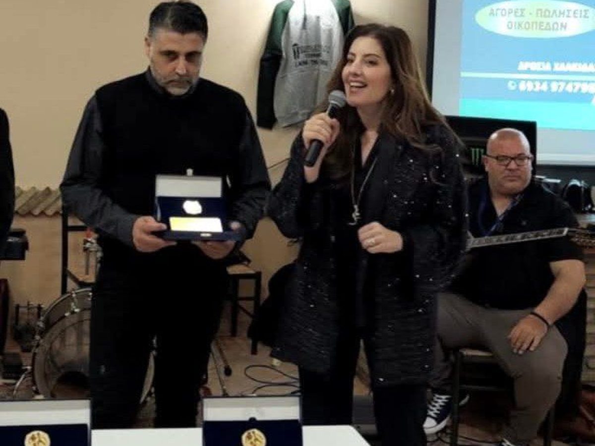 Η Κωνσταντίνα Καραμπατσώλη στον ετήσιο χορό του Α.Π.Κ.Ο. Δροσιάς