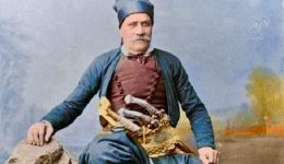 i-kritiki-foresia-ta-chronia