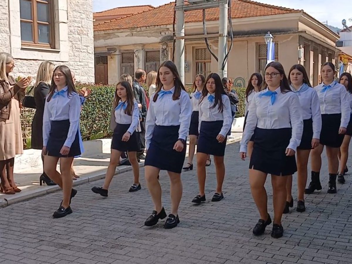 Η μαθητική παρέλαση της 25ης Μαρτίου στο Αιτωλικό
