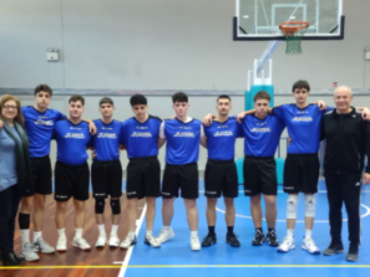 Η ομάδα πετοσφαίρισης του 2ου ΓΕΛ Ορεστιάδας κατέκτησε την 1η θέση στους Πανελλήνιους σχολικούς Αγώνες στην ΠΑΜΘ