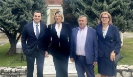 i-pili-se-rithmous-parelasis