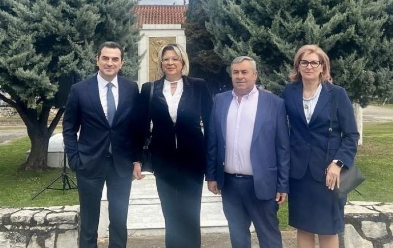 i-pili-se-rithmous-parelasis