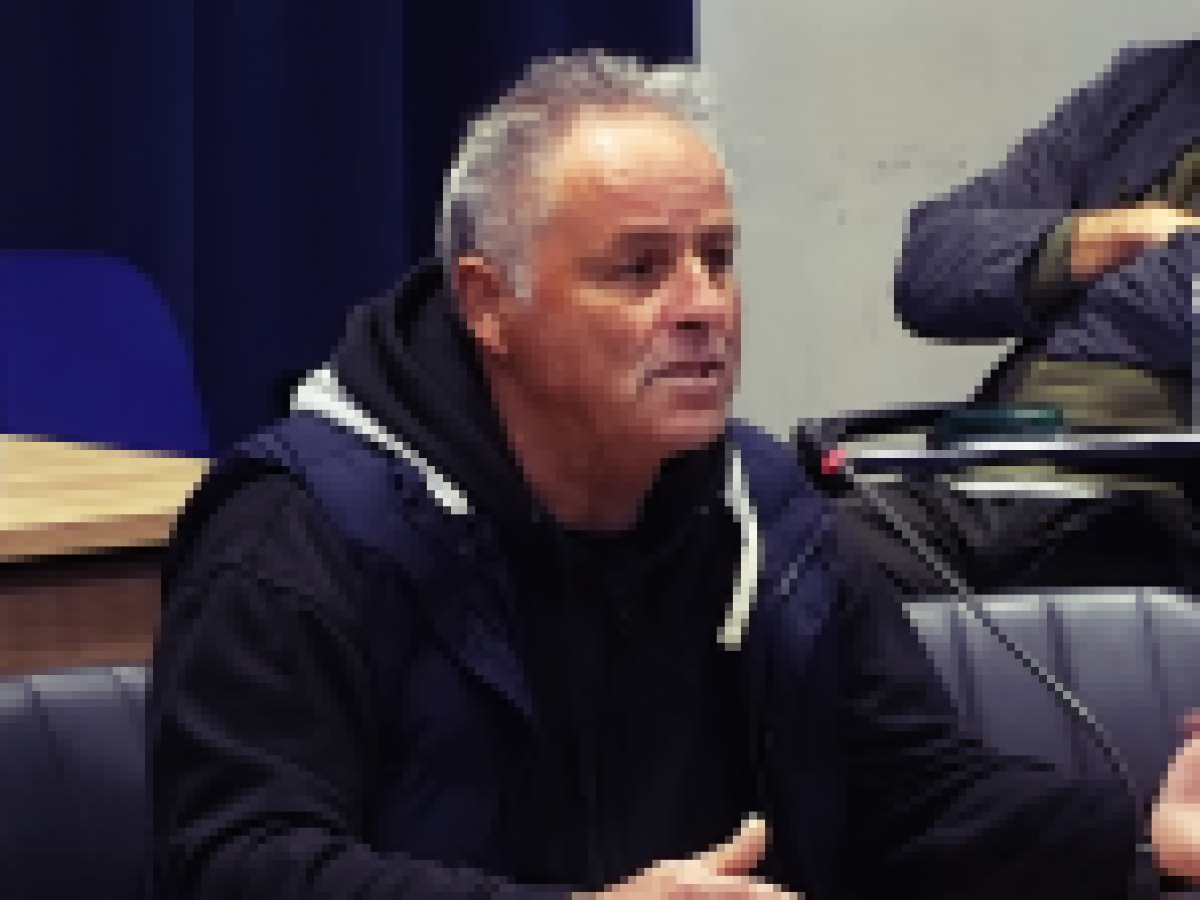 «Οι ψαράδες δεν γίνεται να κλείσουν ραντεβού με τα ψάρια»: Διαμαρτυρία στο Περιφερειακό Συμβούλιο  για τα ανοίγματα της πλωτής γέφυρας