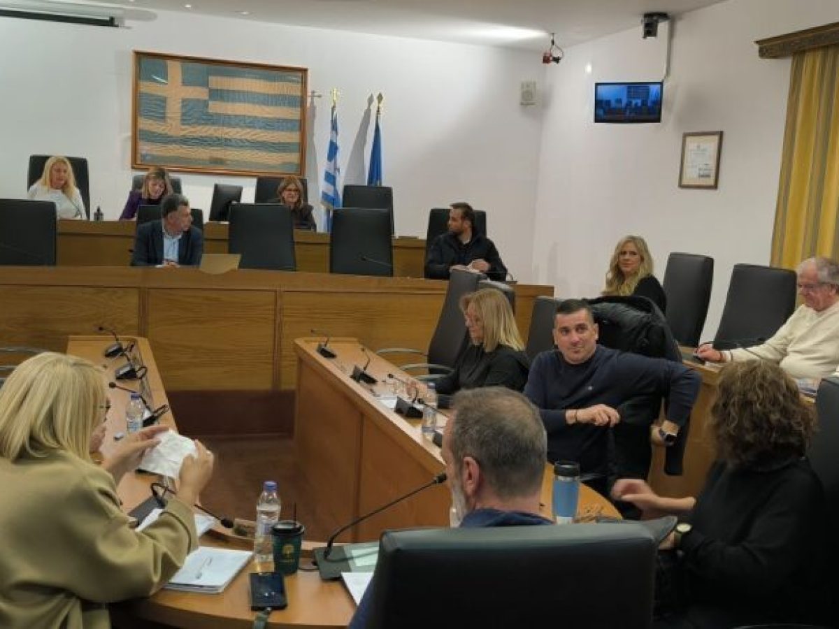 Η Συνεδρίαση του Δημοτικού Συμβουλίου Κω | Υψηλοί τόνοι για ΔΗΡΑΣ, λιμενικά έργα, αποκατάσταση στο Καμάρι και Μαρίνα