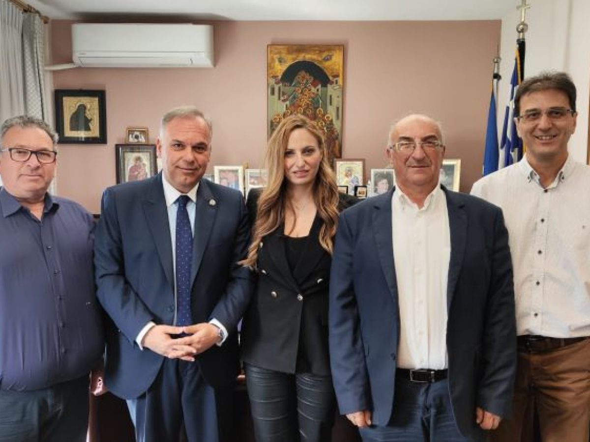 Η Συντονίστρια του Γραφείου του Πρωθυπουργού στη Βόρεια Ελλάδα στον Δήμαρχο Θάσου