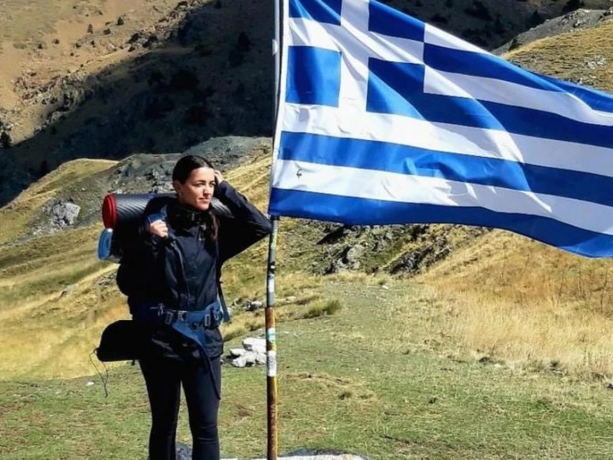 Η Θεσσαλή που καταγράφει τα ταξίδια της σε εξωτικούς προορισμούς και γίνεται viral – Καρχαρίες και ηφαίστεια / ΦΩΤΟ
