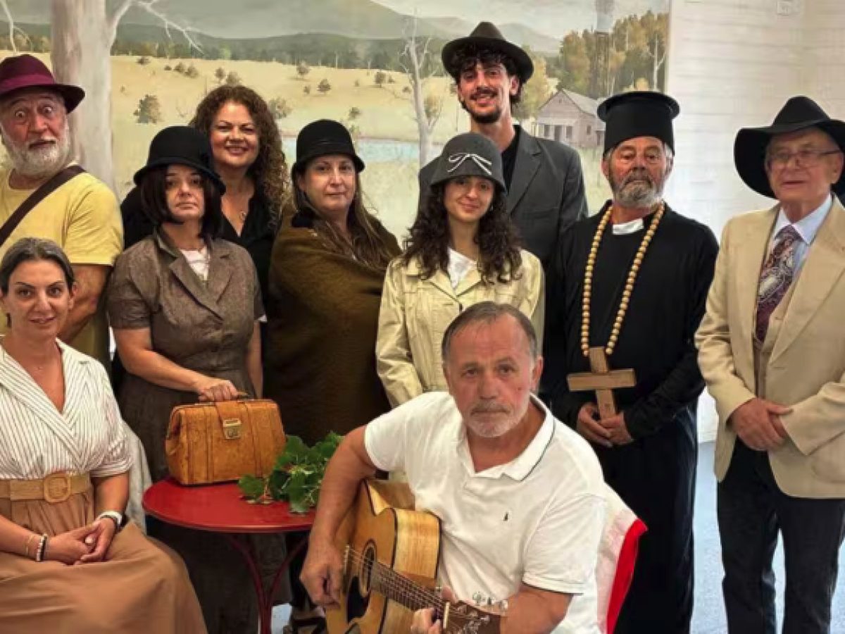 «Η τύχη της Σταυρούλας στην Αυστραλία» – Μια αληθινή ιστορία της ελληνικής μετανάστευσης στη θεατρική σκηνή της Μελβούρνης
