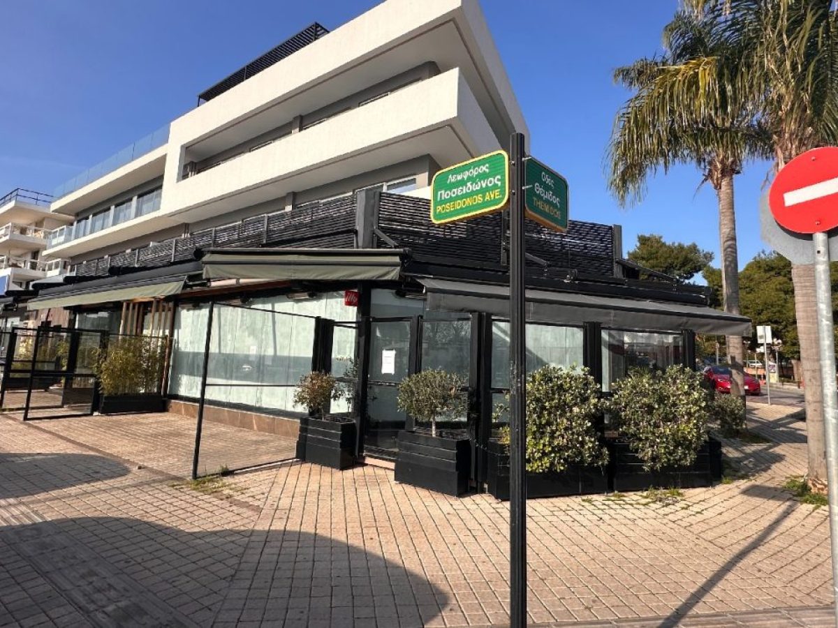 Η Βάρκιζα λέει αντίο στο ιστορικό Esplanade