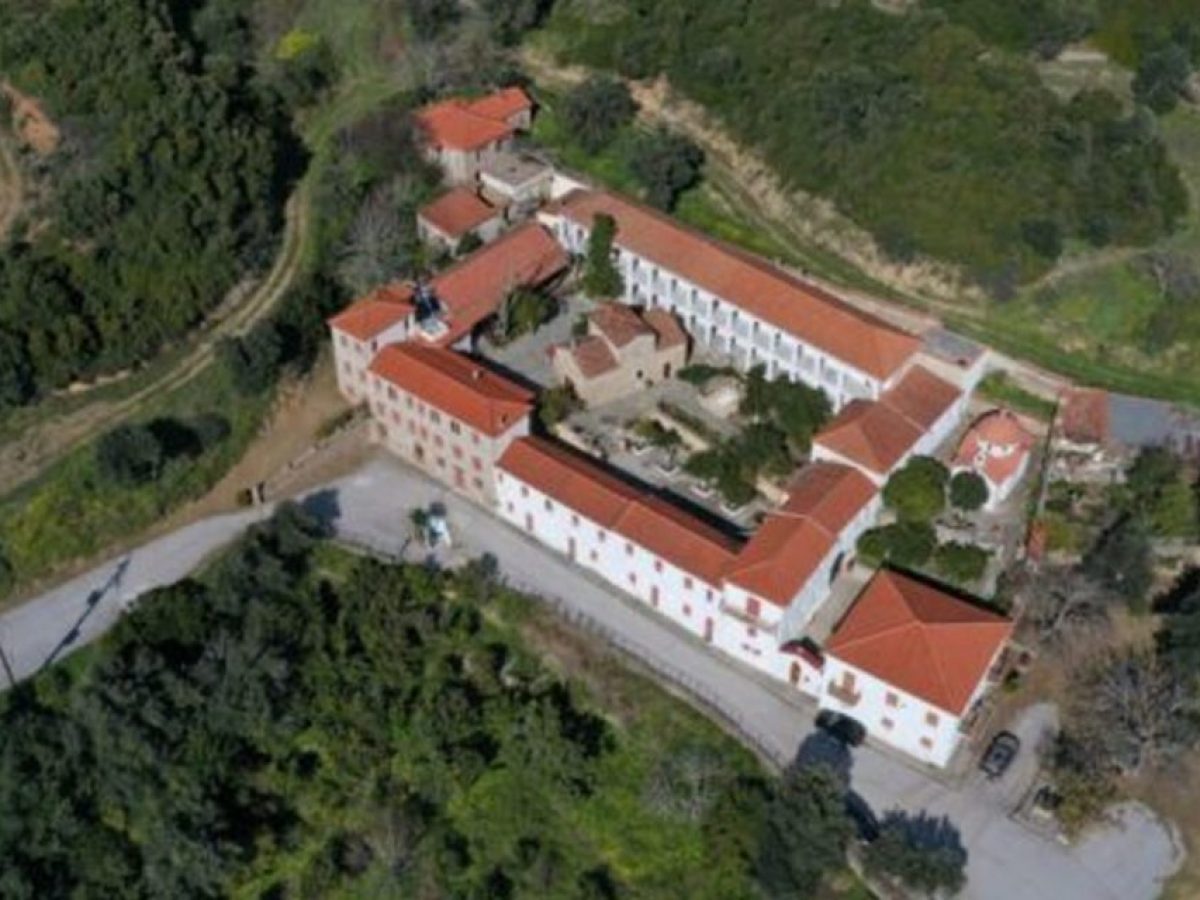 Ιερά Μονή Μάντζαρη: Ένα ταξίδι στον χρόνο και την πίστη στον Οξύλιθο της Κύμης