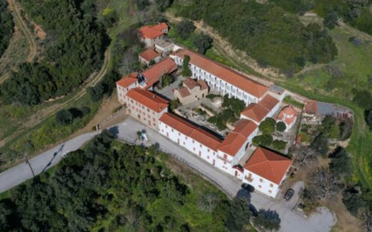 iera-moni-mantzari-ena-taxidi