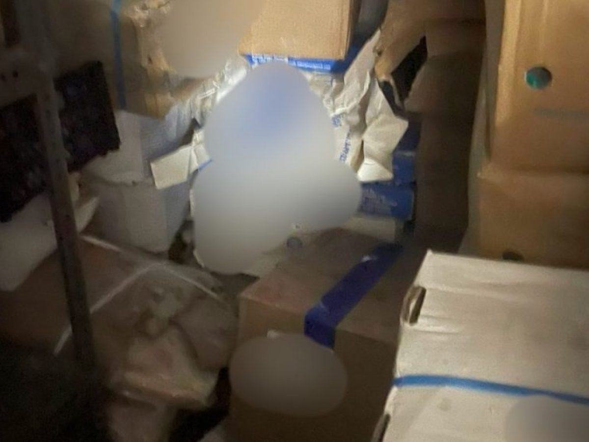 Υγειονομική «βόμβα» στον Πειραιά: Κατασχέθηκαν 3,5 τόνοι ακατάλληλου κρέατος – Είχαν συμβάσεις με νοσοκομεία