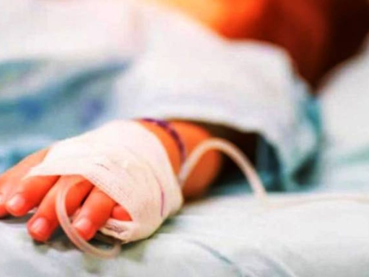 Ηλεία: Με κατάγματα και εγκαύματα μωρό 10 μηνών στο Καραμανδάνειο-Τι ερευνά η αστυνομία