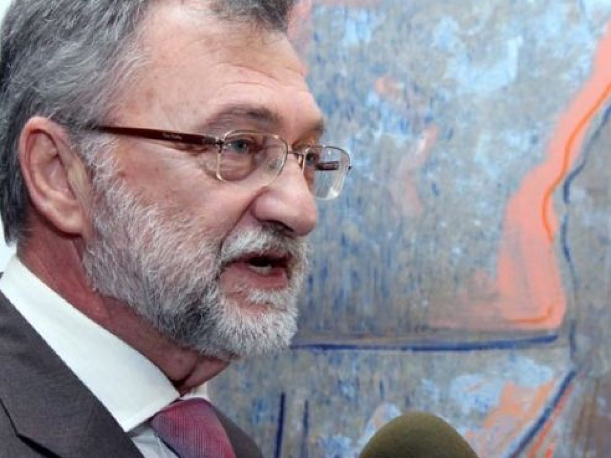 &Iota;&omega;ά&nu;&nu;&eta;&sigmaf; &Alpha;&nu;&alpha;&gamma;&nu;&omega;&sigma;&tau;ό&pi;&omicron;&upsilon;&lambda;&omicron;&sigmaf;: &Pi;&omicron;&iota;&omicron;&upsilon;&sigmaf; &sigma;&upsilon;&gamma;&chi;&alpha;ί&rho;&epsilon;&iota; &gamma;&iota;&alpha; &tau;&eta;&nu; ά&psi;&omicron;&gamma;&eta; &delta;&iota;&omicron;&rho;&gamma;ά&nu;&omega;&sigma;&eta; &tau;&eta;&sigmaf; &pi;&alpha;&rho;έ&lambda;&alpha;&sigma;&eta;&sigmaf; &sigma;&tau;&omicron; &Mu;&epsilon;&sigma;&omicron;&lambda;ό&gamma;&gamma;&iota;