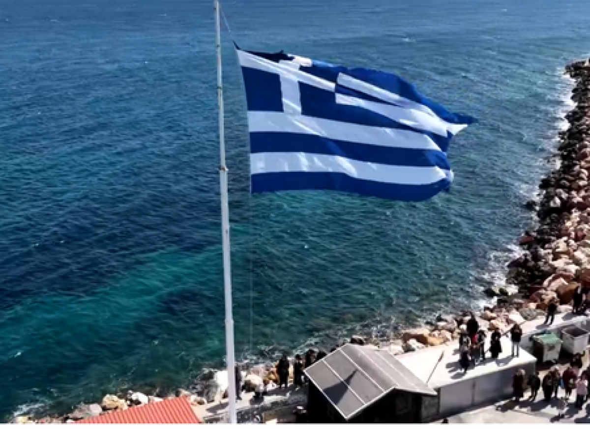 Υψώθηκε η μεγάλη σημαία στο λιμάνι της Χίου