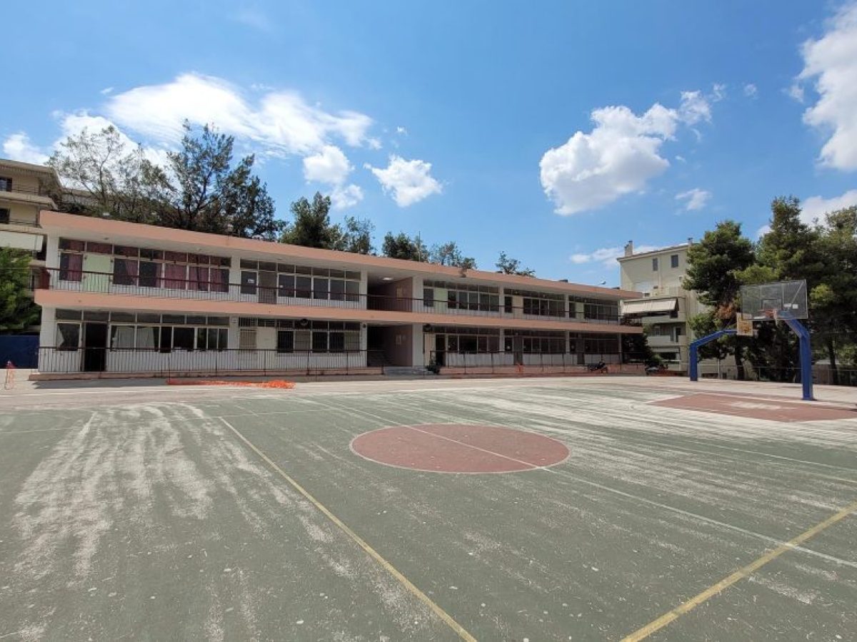 Ηράκλειο Αττικής – Με στιλέτο στο 1ο Γυμνάσιο μαθητής – Μεταφέρθηκε στο Α.Τ. – Βίντεο ρεπορτάζ της ΕΡΤ