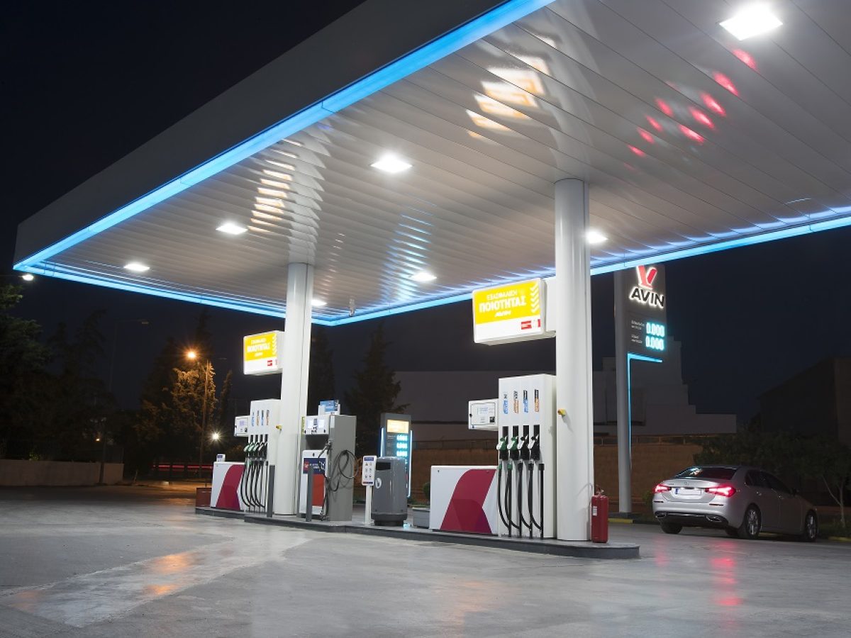 Καύσιμα: Η χονδρική τιμή του πετρελαίου κίνησης ξεπέρασε για πρώτη φορά την αμόλυβδη