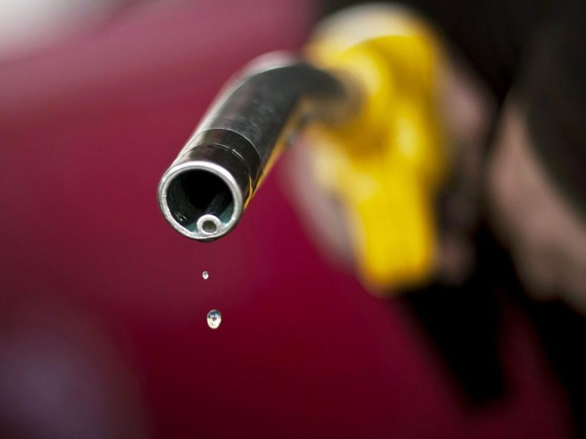 Καύσιμα στα νησιά: Μπαίνει πλαφόν αλλά θα παραμείνουν να είναι ακριβότερα σε όλη τη χώρα