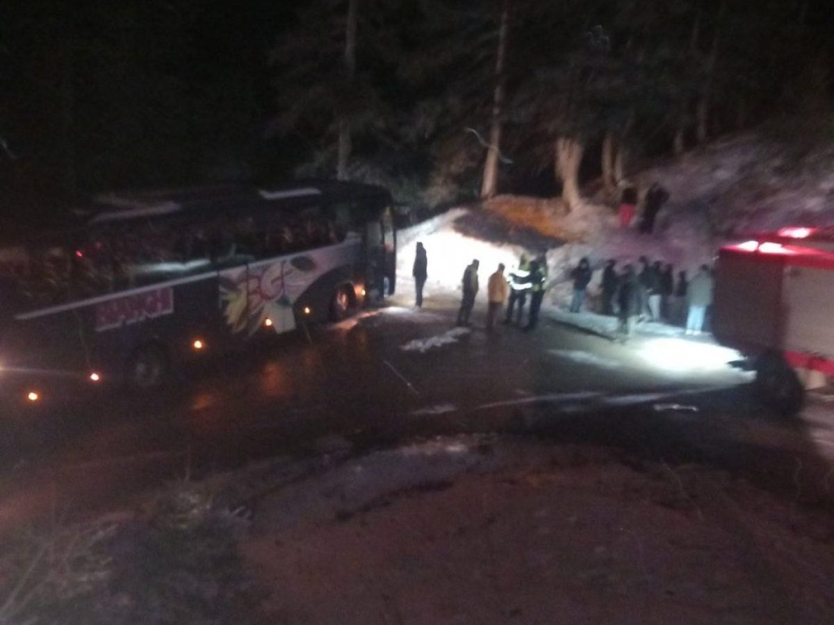 Κακοκαιρία: Κινητοποίηση κοντά στο Λαμπίρι για απεγκλωβισμό λεωφορείου που μετέφερε μαθητές