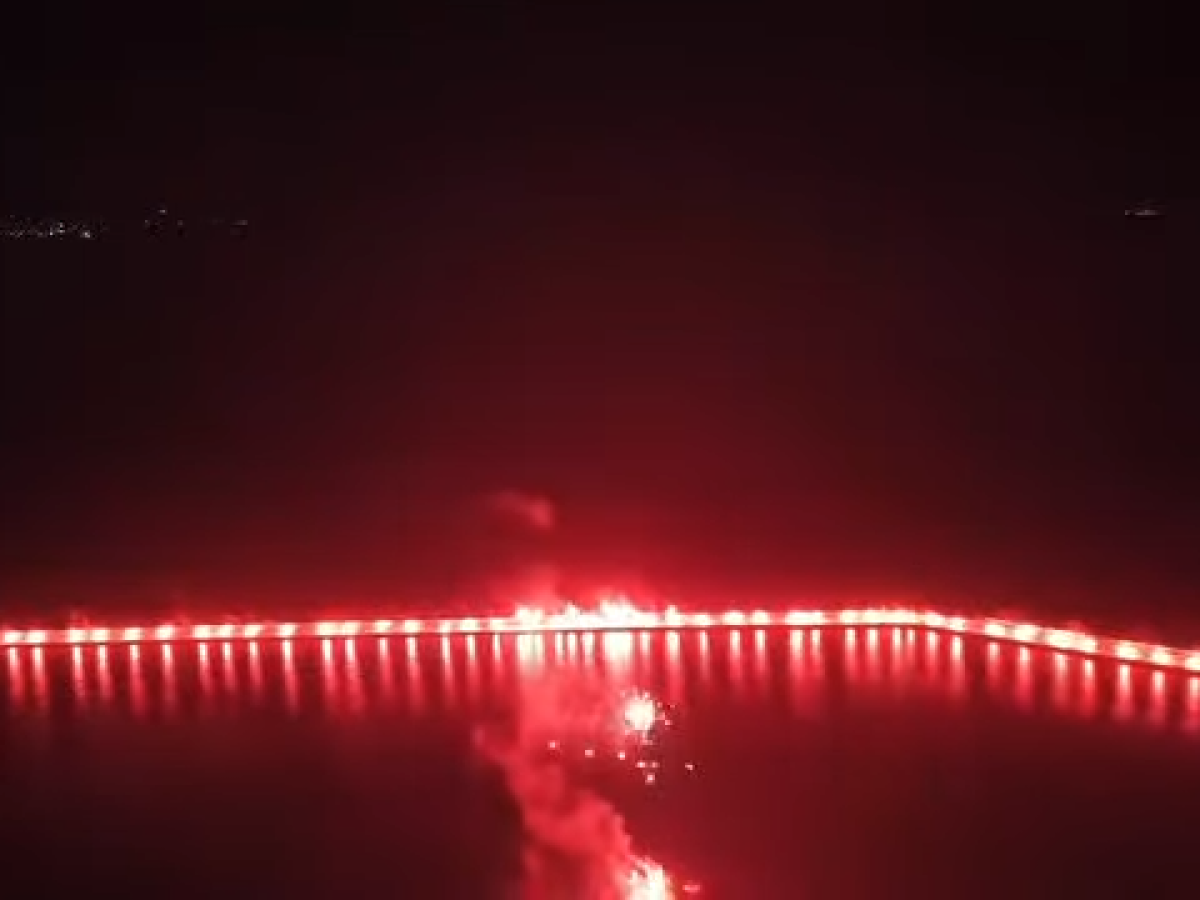 Καλαμάτα: Εντυπωσιακό pyro show στο «χιλιόμετρο» πριν τη μεγάλη φιέστα, βίντεο