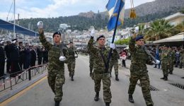 kalimnos-epivlitiki-stratiotiki-parelasi-me