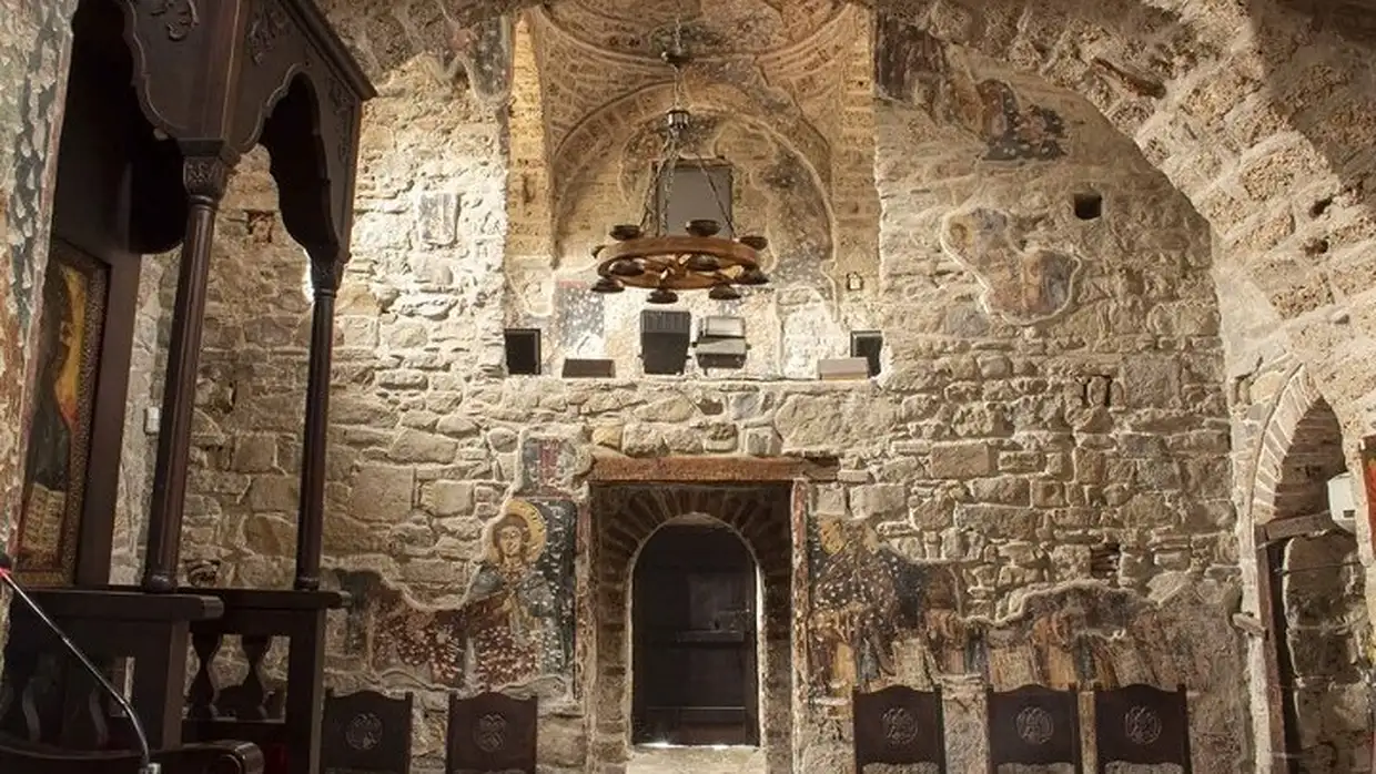 kastoria-sintirisi-tis-monadikis-xilogliptis