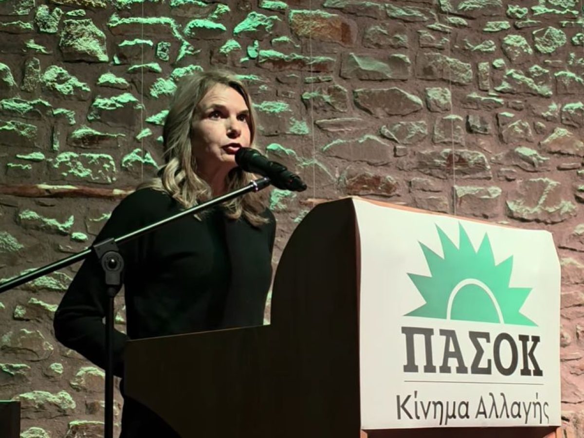 Κατάμεστη η αίθουσα στην πολιτική εκδήλωση του ΠΑΣΟΚ – Κίνημα Αλλαγής στα Τρίκαλα