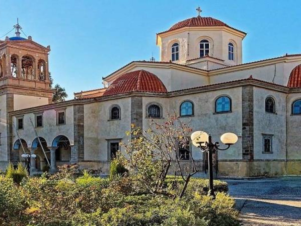 Κατανυκτικός Εσπερινός στη Μύρινα με την παρουσία ιερού λειψάνου του Οσίου Διονυσίου του εν Ολύμπω