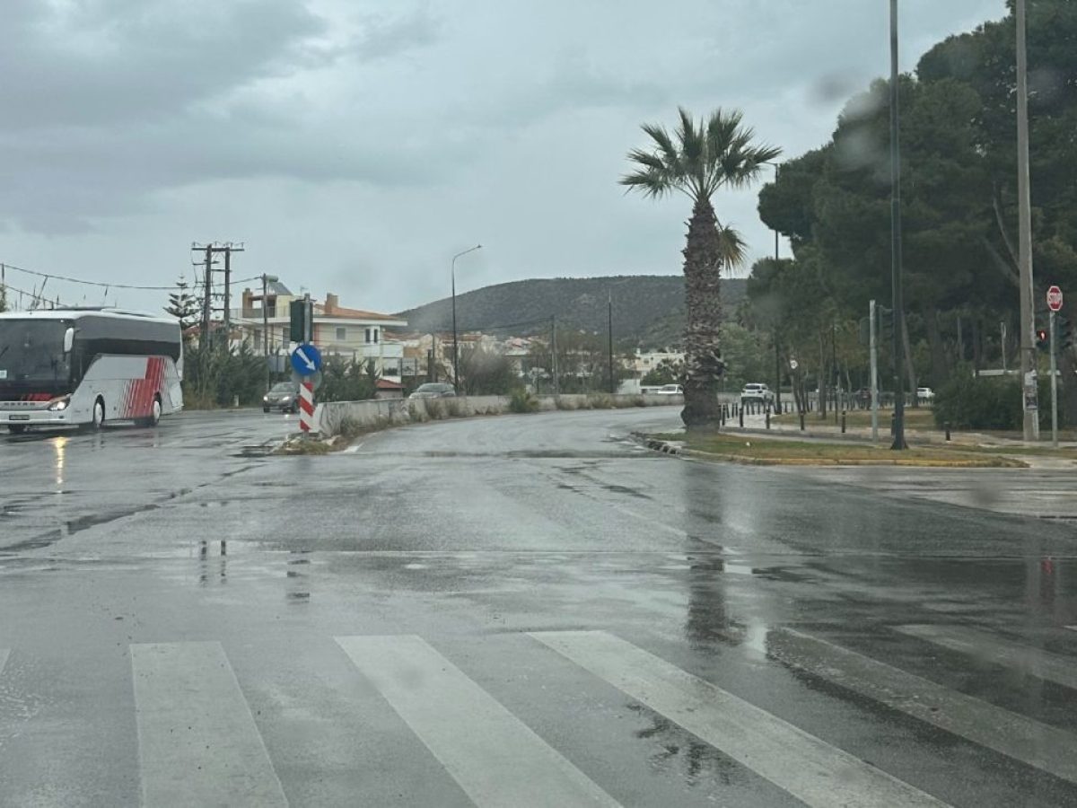 Καταιγίδες και ισχυροί άνεμοι σε Βάρη Βούλα Βουλιαγμένη