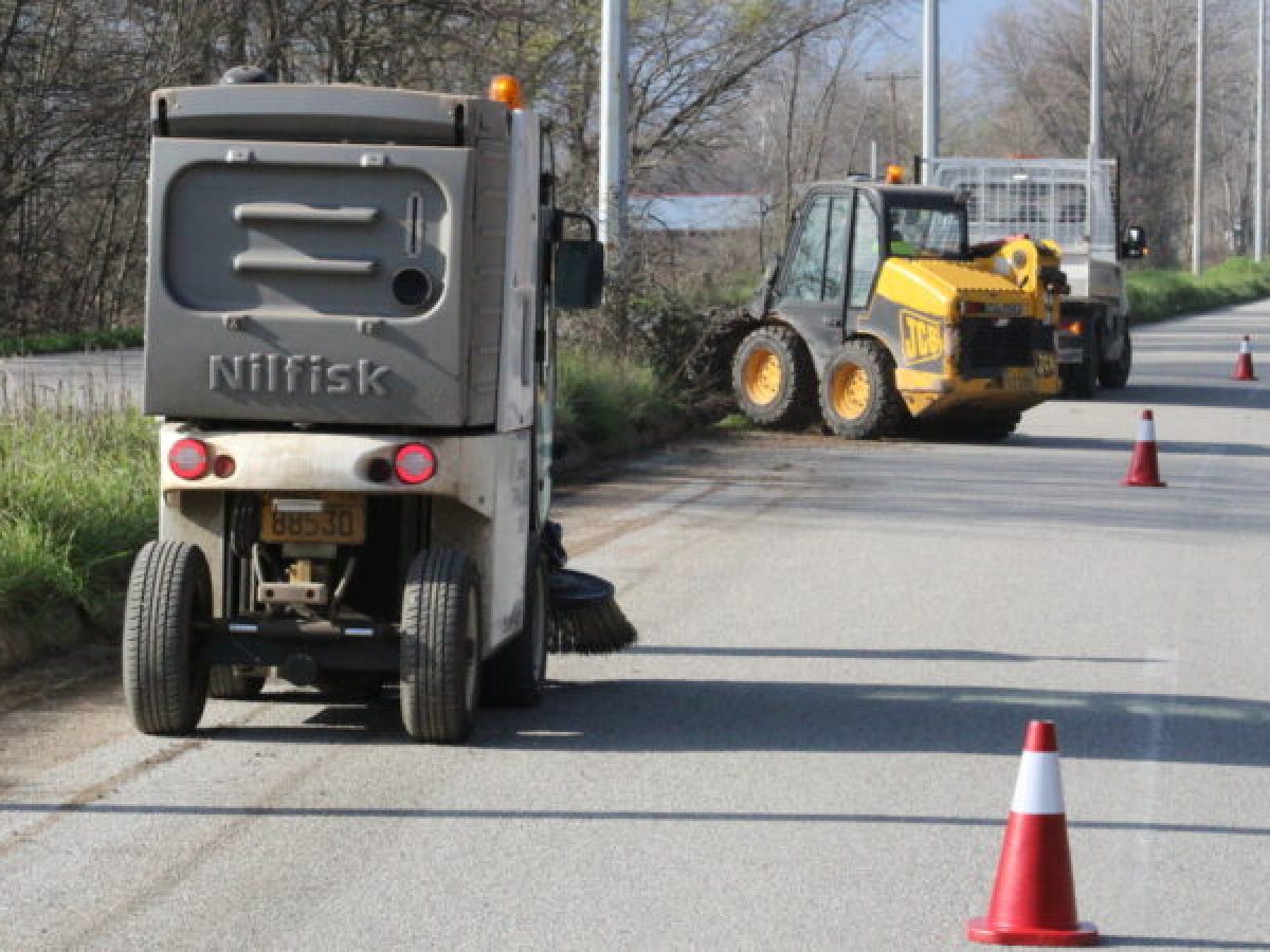 Καθαρισμός νησίδας από τον Δ. Τρικκαίων