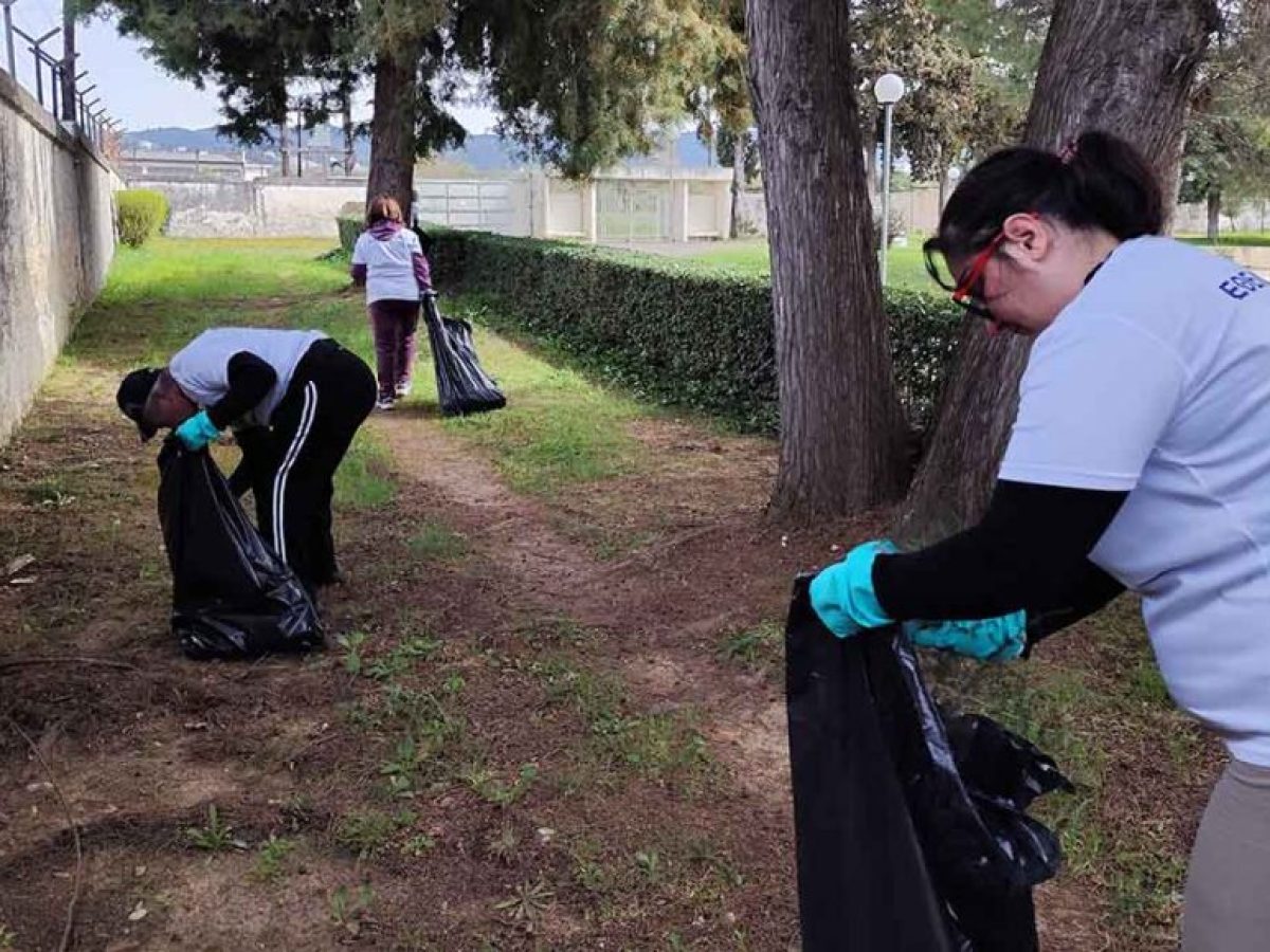 &laquo;&Kappa;&alpha;&theta;&alpha;&rho;ό&sigmaf; &Delta;ή&mu;&omicron;&sigmaf; &ndash; &Sigma;&upsilon;&mu;&mu;&epsilon;&tau;έ&chi;&omicron;&upsilon;&mu;&epsilon; Ό&lambda;&omicron;&iota;&raquo;: &Mu;&epsilon;&gamma;ά&lambda;&eta; &sigma;&upsilon;&lambda;&lambda;&omicron;&gamma;&iota;&kappa;ή &kappa;&iota;&nu;&eta;&tau;&omicron;&pi;&omicron;ί&eta;&sigma;&eta; &sigma;&tau;&omicron;&nu; &Delta;ή&mu;&omicron; &Alpha;&gamma;&rho;&iota;&nu;ί&omicron;&upsilon;