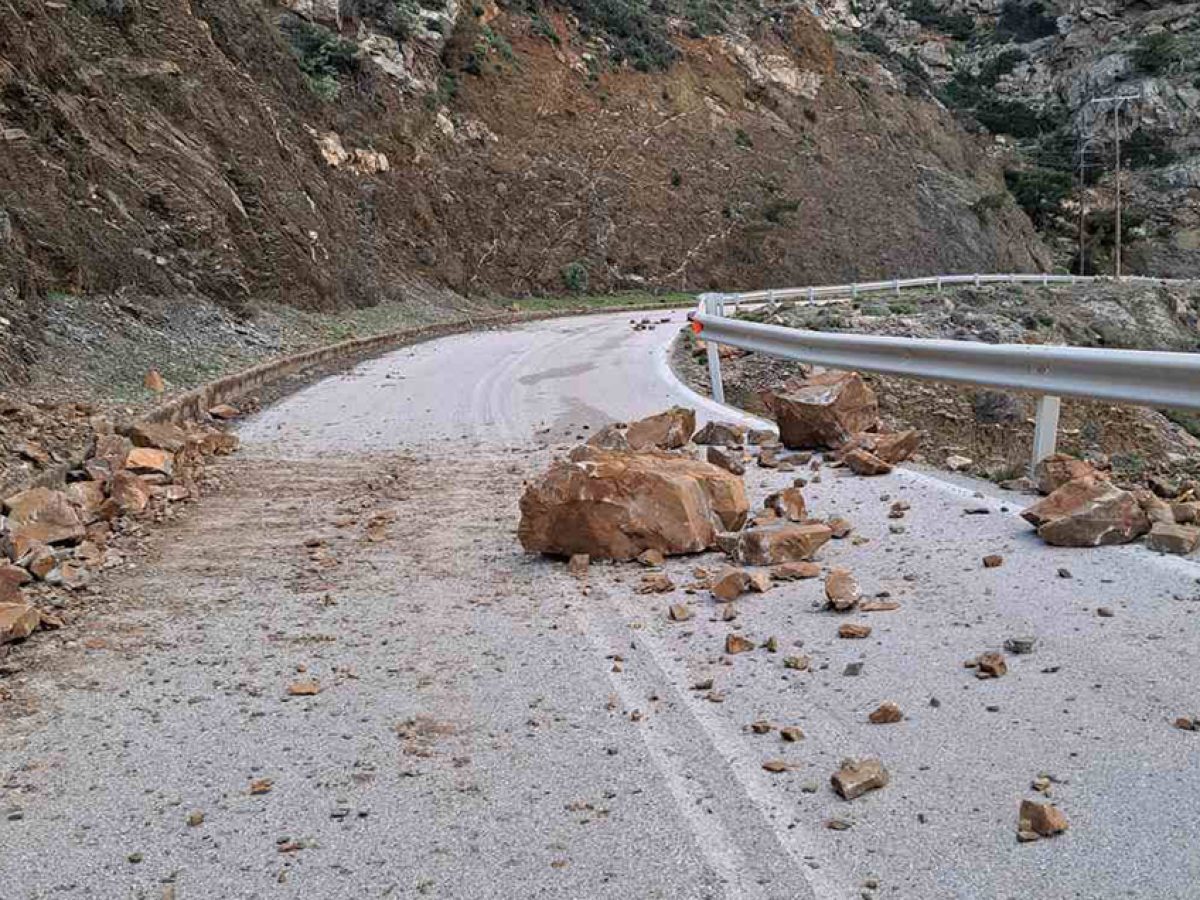 Κατολισθήσεις στην επαρχιακή οδό Σπόα – Όλυμπος από την κακοκαιρία