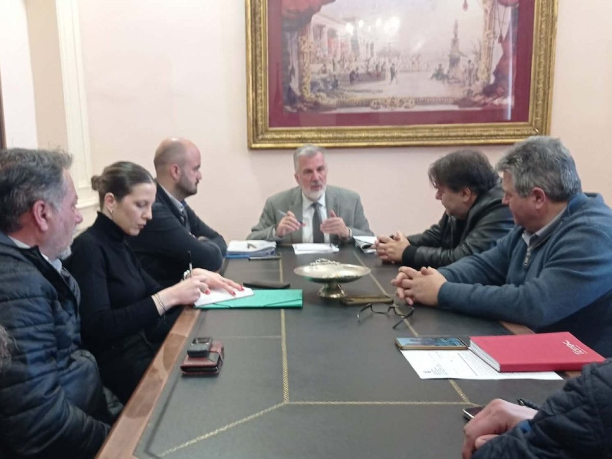 Κέρκυρα: Την επέμβαση του εισαγγελέα ζητά ο δήμος για τα εργαστηριακά απόβλητα σε κάδους ανακύκλωσης