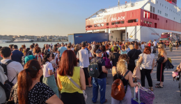 kiklades-stathera-ta-aktoploika-isitiria