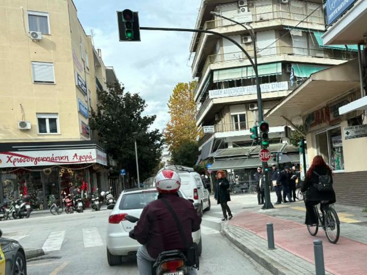 Κυκλοφοριακές ρυθμίσεις σε Τρίκαλα και Καλαμπάκα για την παρέλαση της 25ης Μαρτίου