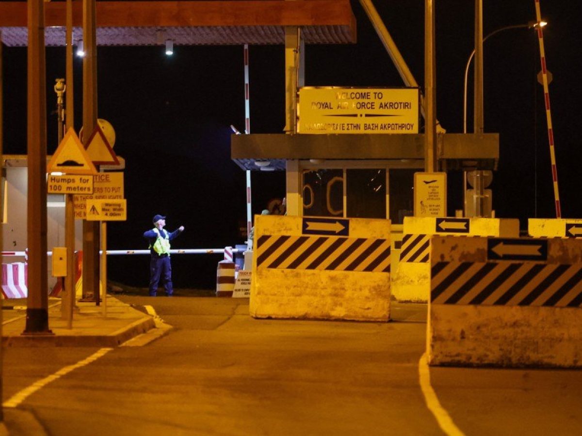 Κύπρος: Ήχησαν ξανά οι σειρήνες στο Ακρωτήρι – Προειδοποιητικό μήνυμα στους κατοίκους