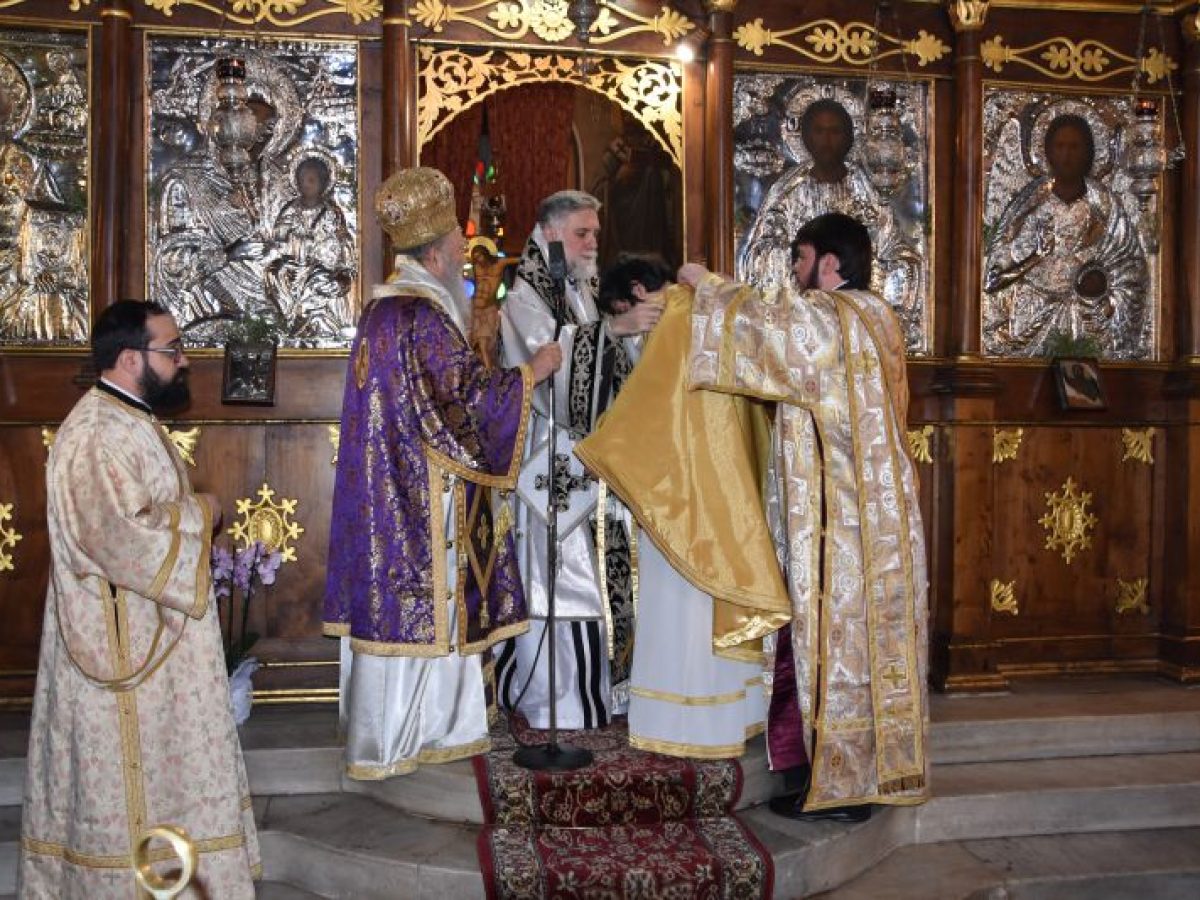 Κυριακή της Σταυροπροσκυνήσεως με χειροτονία πρεσβυτέρου στην Ιερά Μητρόπολη Χαλκίδος