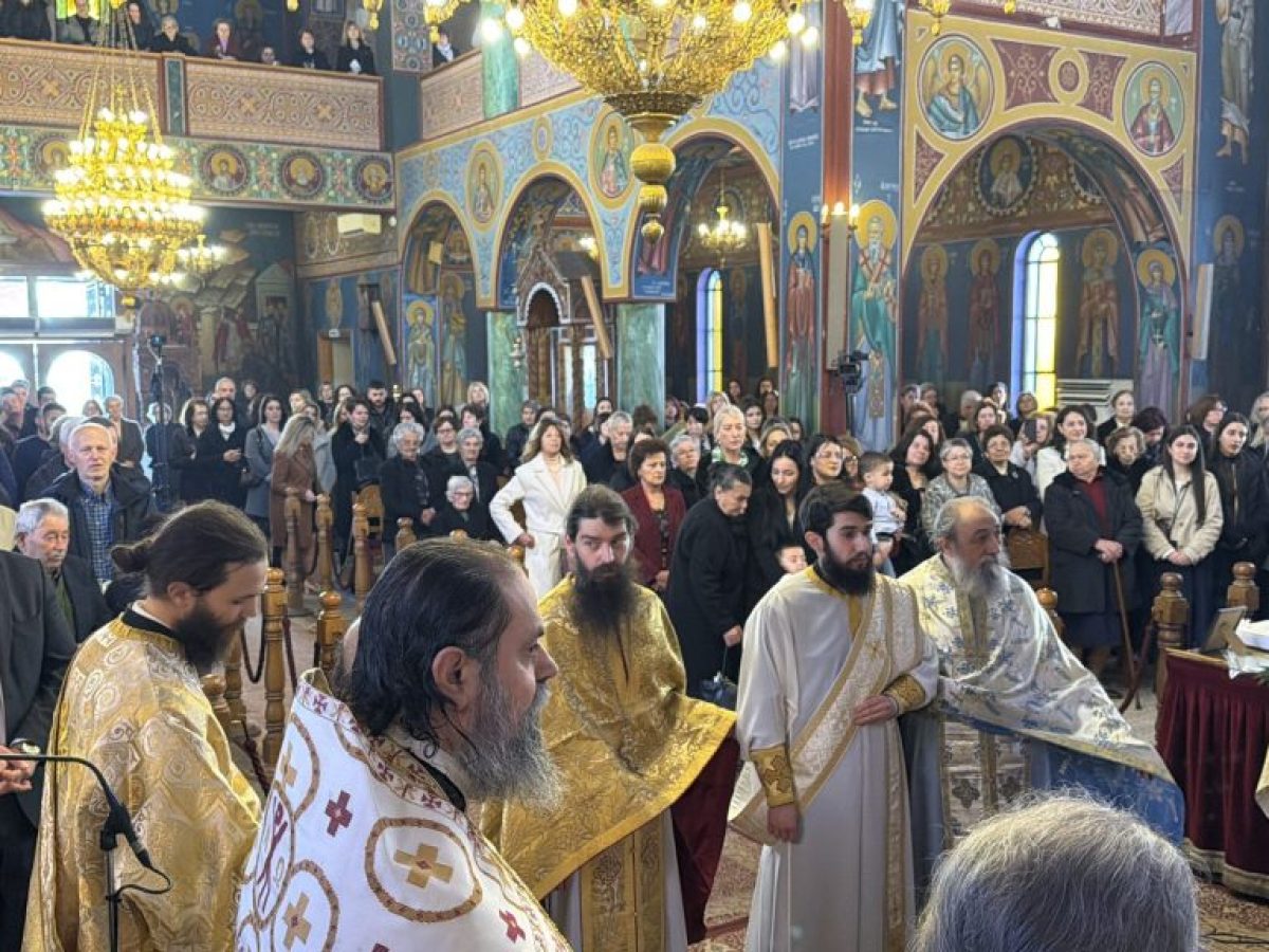 Κυριακή της Σταυροπροσκυνήσεως:Χειροτονία νέου Πρεσβύτερου στον Ιερό Ναό Αγίας Παρασκευής Ναυπάκτου(Βίντεο-φωτο)