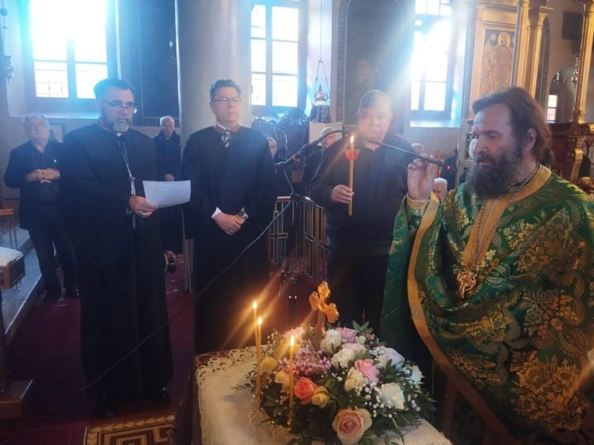 Κυριακή της Σταυροπροσκύνησης στην Παναγία Φανερωμένη Τρικάλων