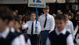 kliks-apo-tin-parelasi-tis