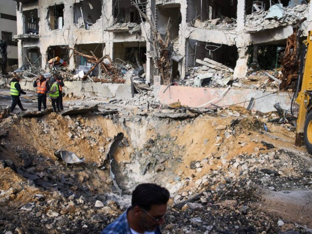 «Κόλαση» η Μέση Ανατολή: Το Ισραήλ «σφυροκοπά» την «καρδιά της Τεχεράνης» – Μαζική απάντηση του Ιράν με βαλλιστικούς πυραύλους