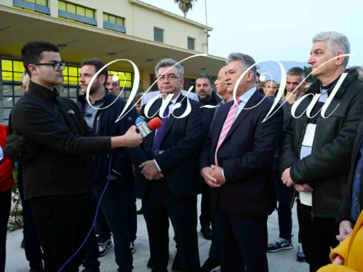 ΚΟΡΙΝΘΟΣ: Ο Σταυρέλης αναγνώρισε την προσφορά της προηγούμενης δημοτικής αρχής και απέδωσε δημόσια τα εύσημα στον π. δήμαρχο Β. Νανόπουλο!